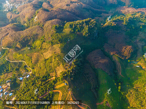航拍山脈田園村寨農(nóng)田自然風(fēng)光