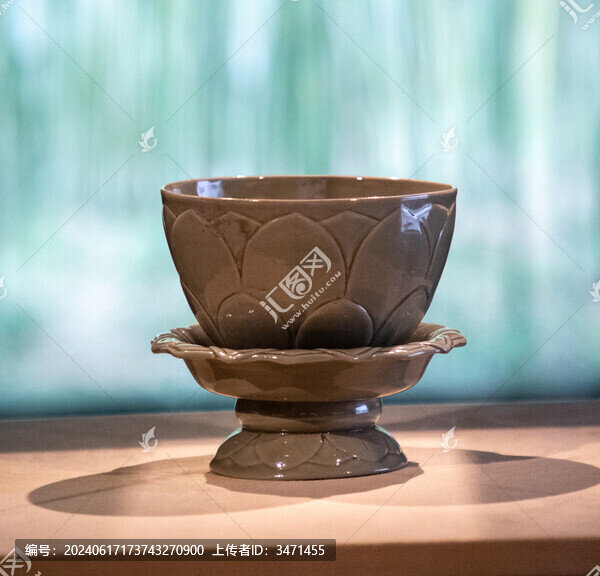 五代秋色瓷蓮花碗