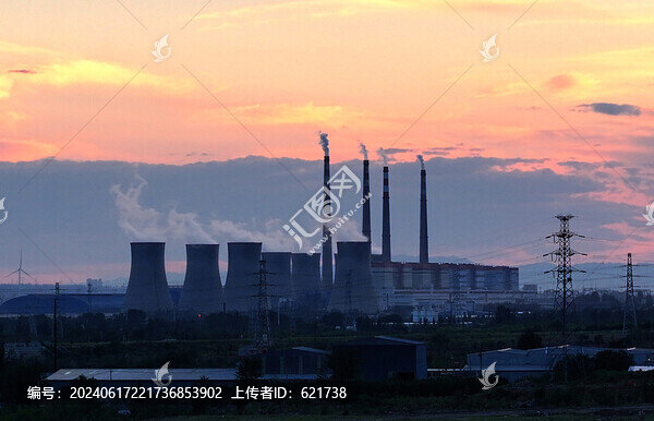 夕陽(yáng)下的火力發(fā)電廠