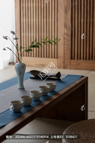 茶室一角茶幾上排放茶具
