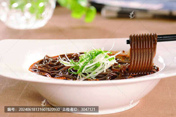 酸辣蕨根粉
