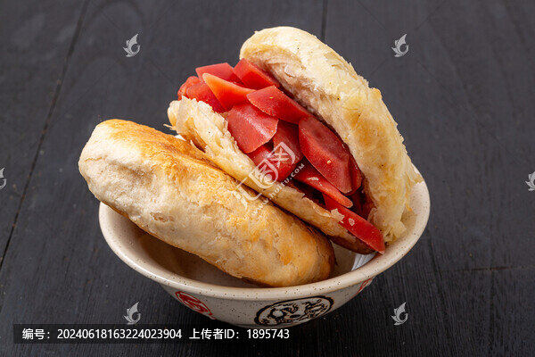 燒餅夾臘腸