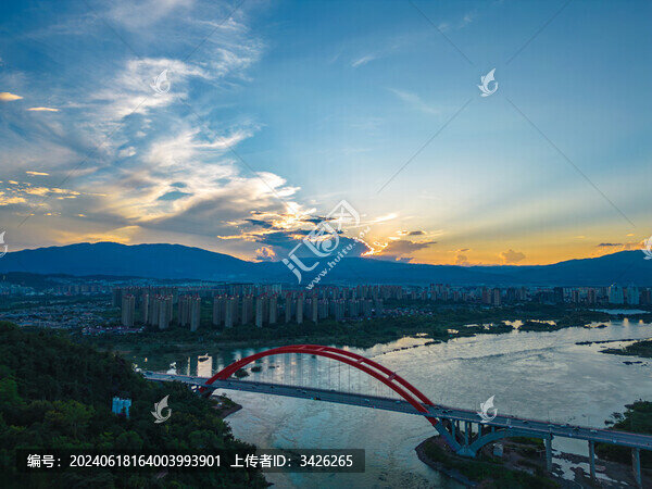 航拍日落時(shí)的景洪市城市風(fēng)光