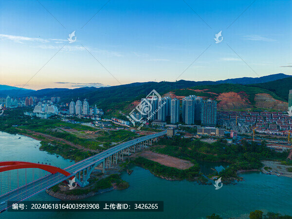 航拍日落時(shí)的景洪市城市風(fēng)光