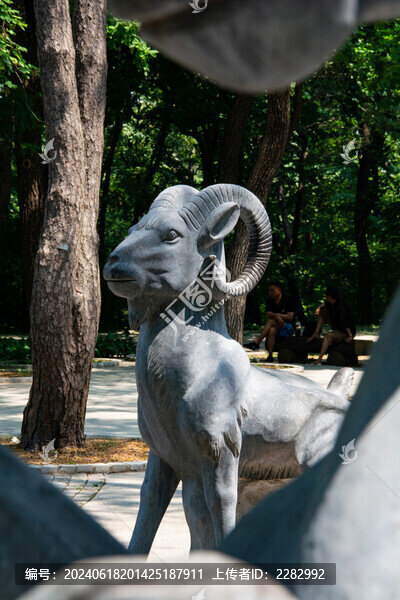 公園中十二生肖雕塑