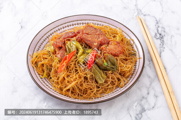牛肉酸菜炒米粉