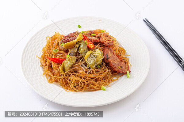 牛肉酸菜炒米粉