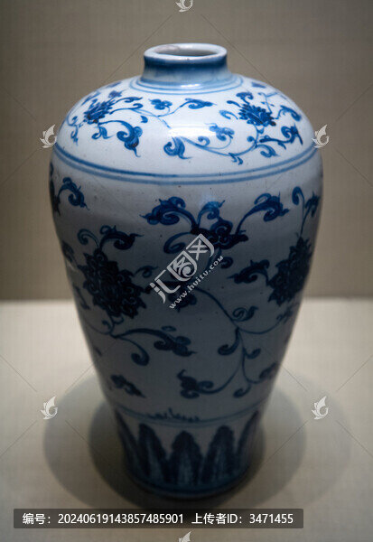 明代天順青花纏枝蓮紋梅瓶
