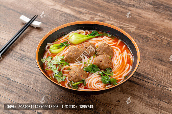 番茄牛肉丸米線