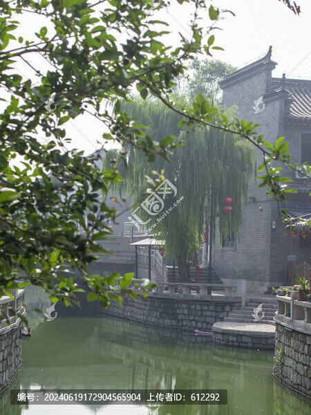 晨霧下的古城