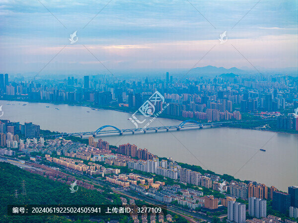 杭州復(fù)興大橋與城市風(fēng)光