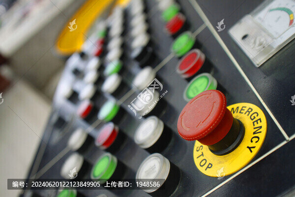 管道工廠機(jī)器按鈕斜側(cè)