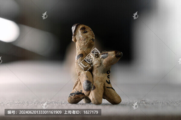 點(diǎn)彩騎馬俑