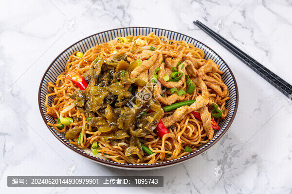 酸菜肉絲炒面