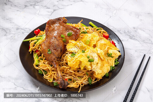 雞蛋鴨腿炒面