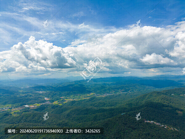 航拍天空高山農(nóng)田田園風(fēng)光