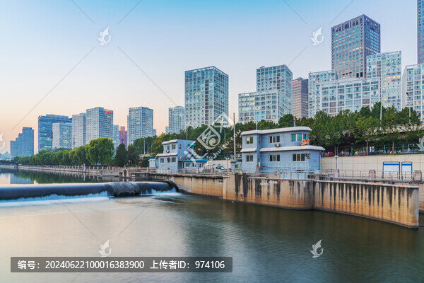 北京現(xiàn)代建筑和通惠河風光