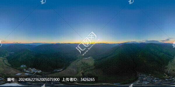 航拍日落時(shí)群山對(duì)天的景色全景圖