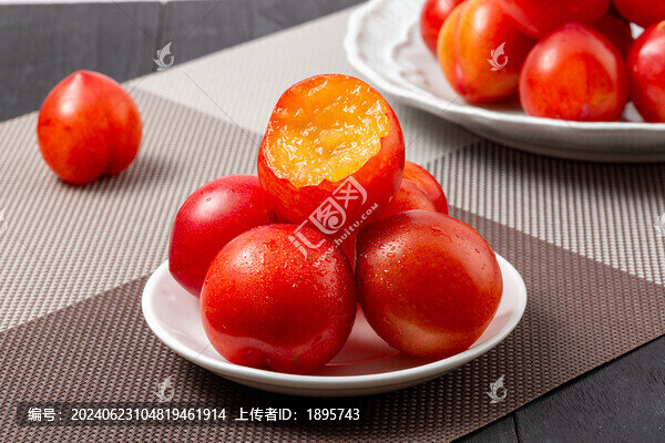 天津薊縣特產(chǎn)紅翠山坡紅脆李子