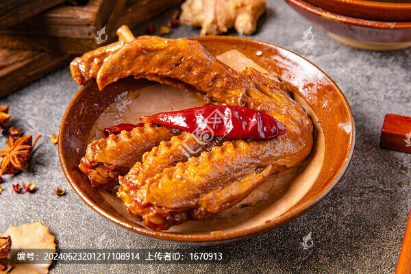 鹵味鴨翅