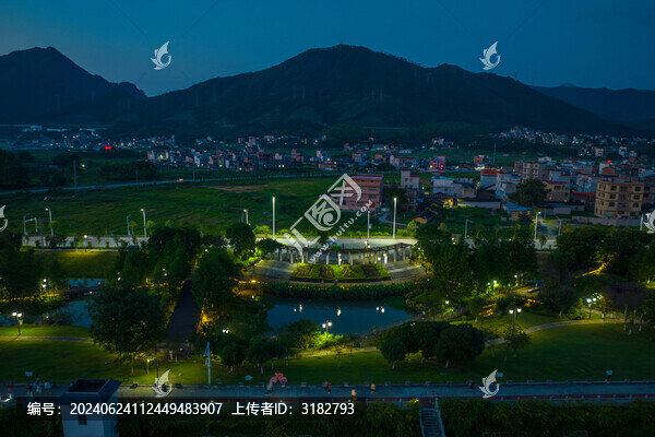 中國廣西梧州蒙山縣濕地公園夜景