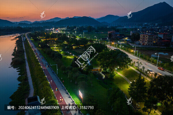 中國廣西梧州蒙山縣濕地公園夜景