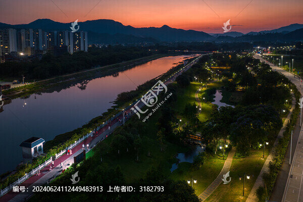 中國(guó)廣西梧州蒙山縣濕地公園夜景