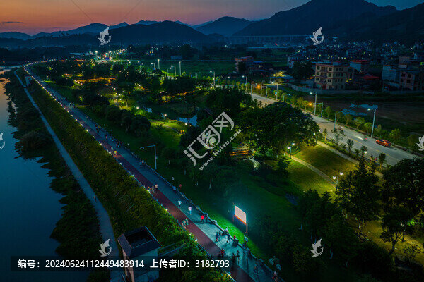 中國(guó)廣西梧州蒙山縣濕地公園夜景