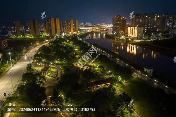 中國(guó)廣西梧州蒙山縣濕地公園夜景