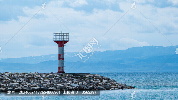 賽里木湖燈塔