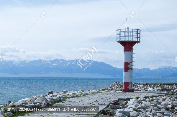賽里木湖燈塔