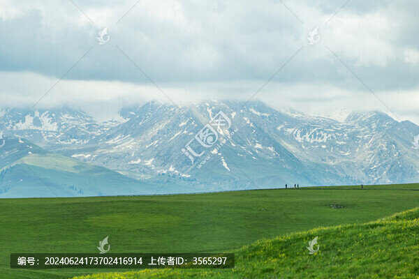 新疆草原雪山自然風(fēng)光
