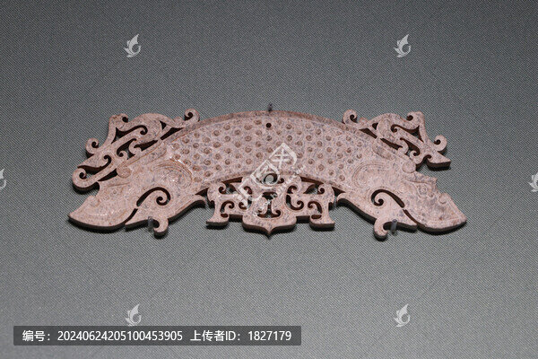 龍形玉璜