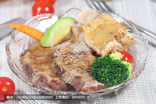烤牛肉與烤雞胸
