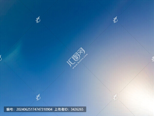 航拍藍(lán)色天空的漸變色