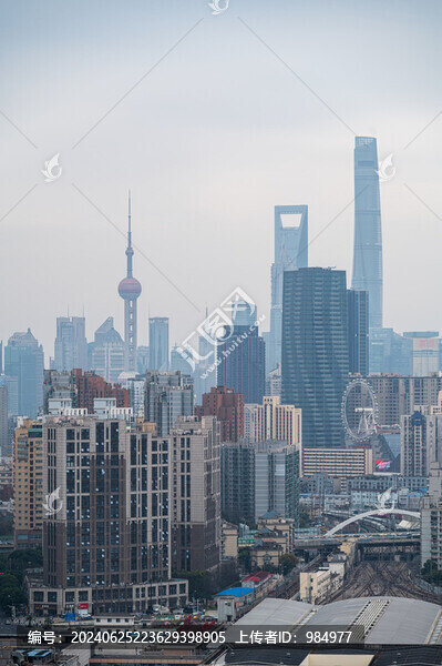 上海市區(qū)高樓密布城市風(fēng)光