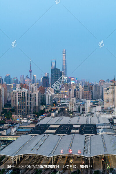 上海站看向陸家嘴城市夜景風(fēng)光