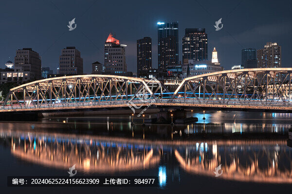上海外白渡橋夜景倒影風光