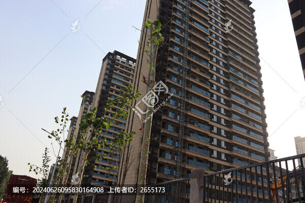 小區(qū)未完工的高樓