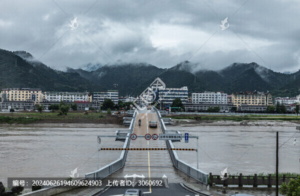 浙江臺(tái)州臨海雨后云霧城市風(fēng)貌