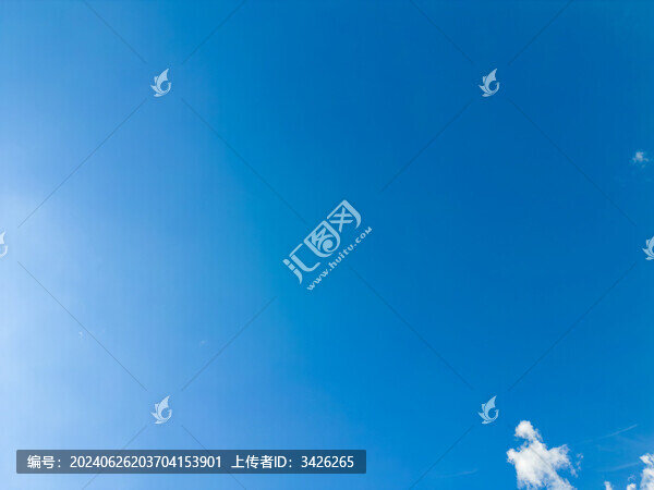無(wú)人機(jī)高空航拍的藍(lán)天白云