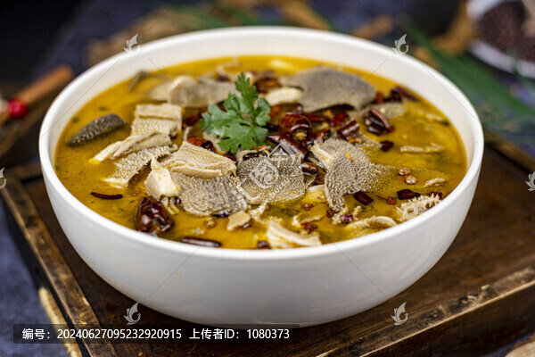 酸菜煮毛肚