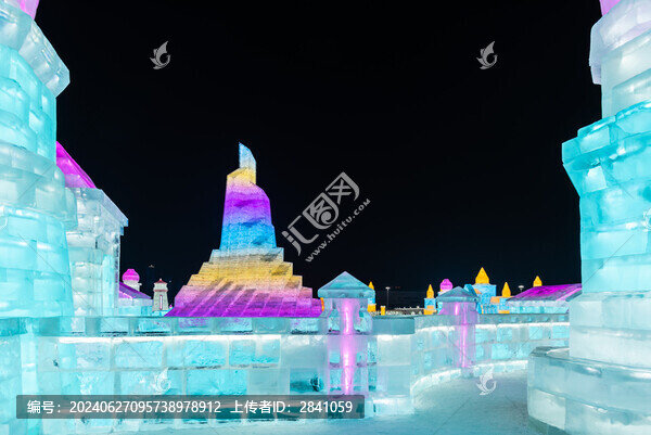 冬天中國(guó)黑龍江哈爾濱的冰雕夜景