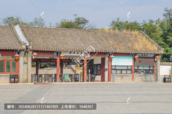 孟姜女廟景區(qū)入口和售票處