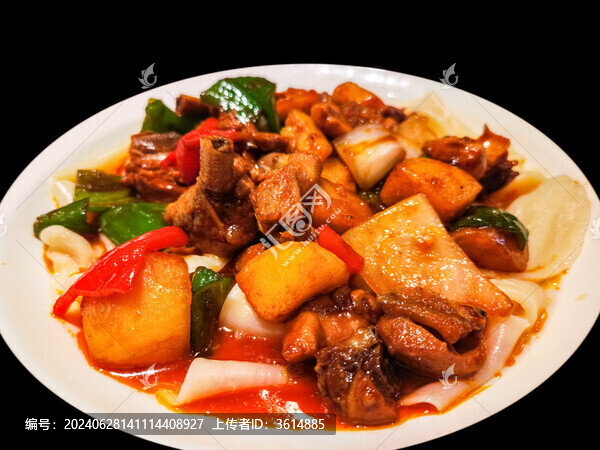 盤子里的新疆美食大盤雞拌面