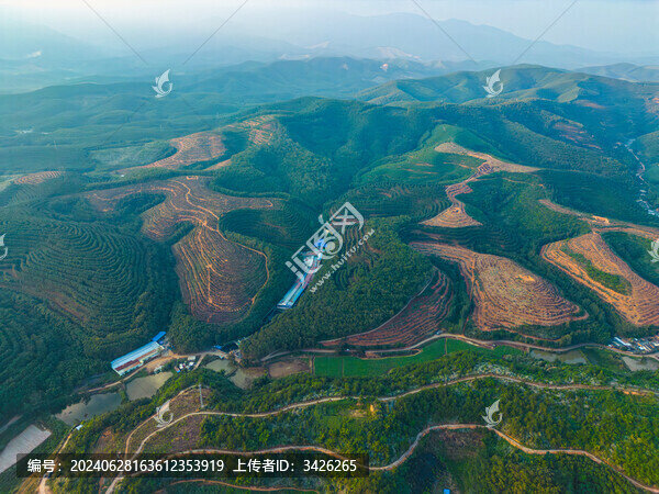 航拍高山農(nóng)田田園鄉(xiāng)村風(fēng)光