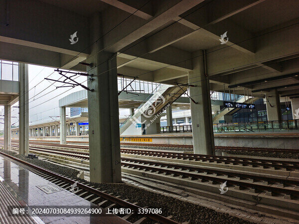 四川自貢高鐵站天橋