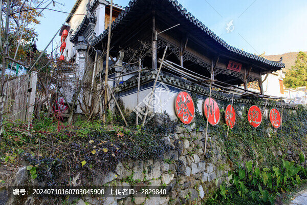 秋日塔川