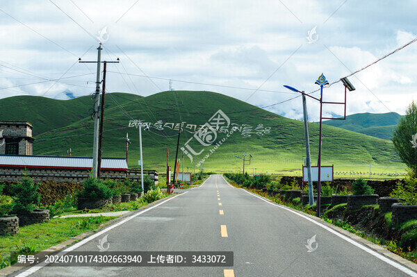 川西綠色草原牧場公路自然風(fēng)光