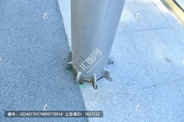 路燈的根部